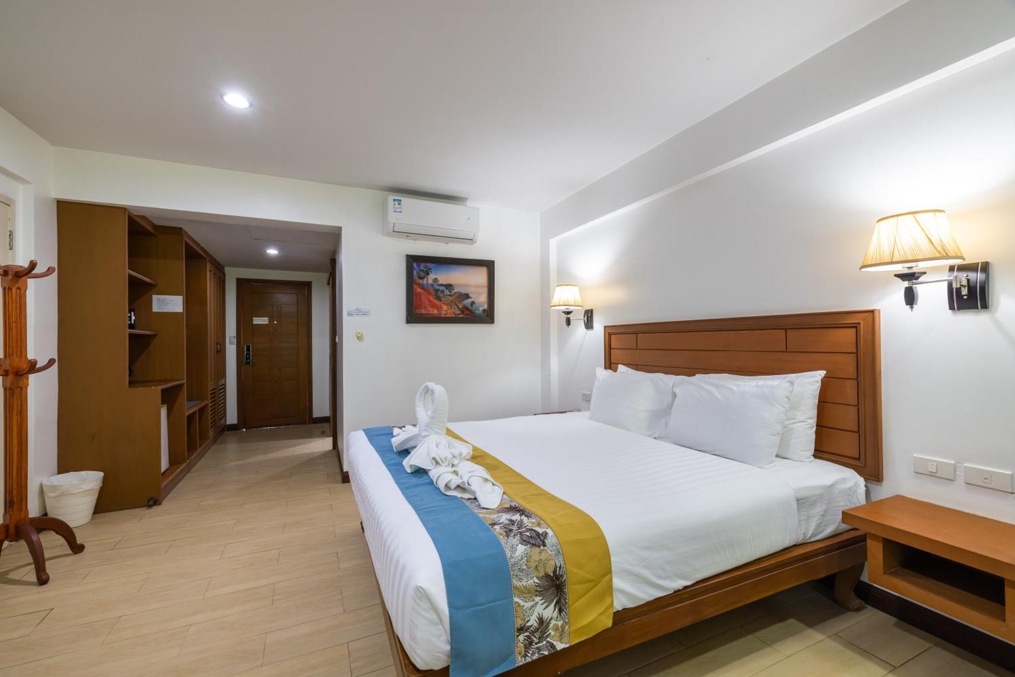 Phuket Meet Holiday Hotel 普吉岛相遇花园度假酒店 Rawai Bagian luar foto