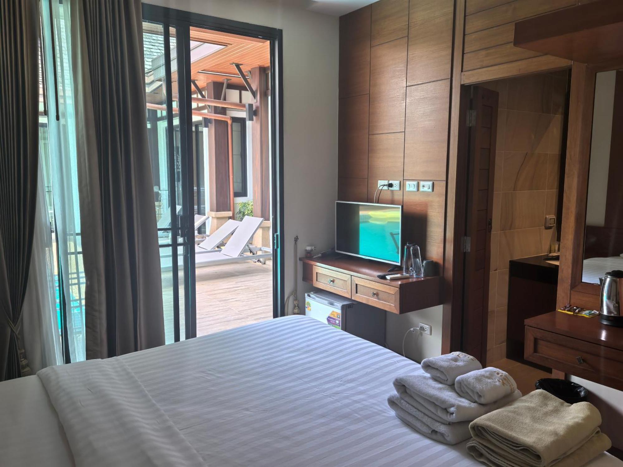Phuket Meet Holiday Hotel 普吉岛相遇花园度假酒店 Rawai Bagian luar foto